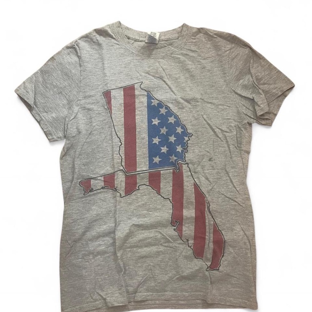 Gildan Gray T-Shirt with Flag Design